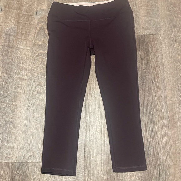 Marika Sport Capri Legging – Women’s Mid-Rise, Concealed Pocket, Moisture Wicking, 20" Inseam